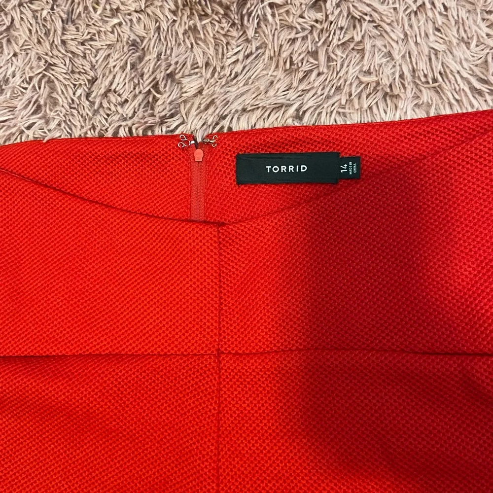 Red shorts - Picture 2 of 3
